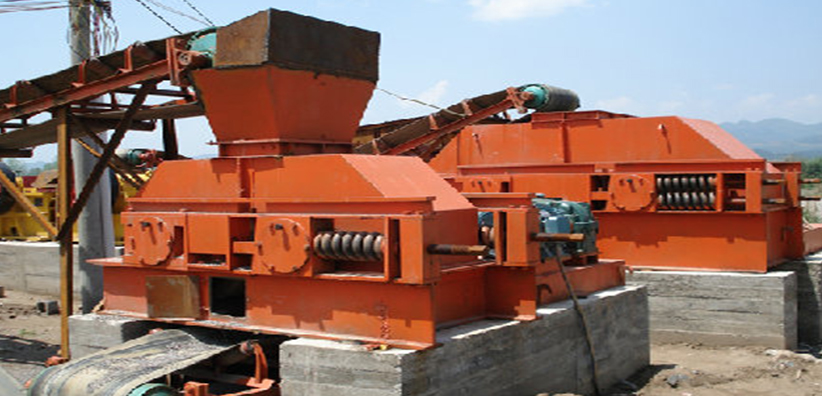 對輥破碎機(jī)４.jpg