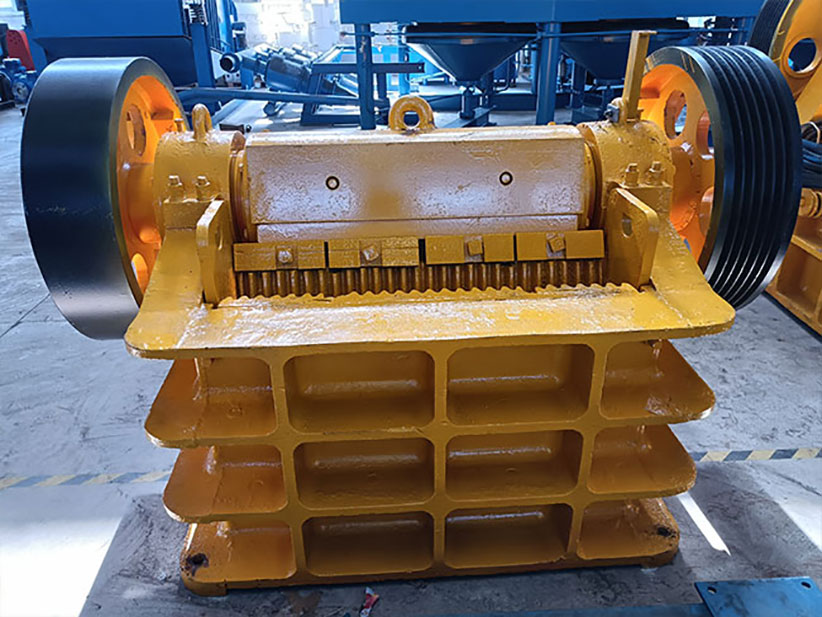 顎式破碎機(jī)廠家實(shí)拍2