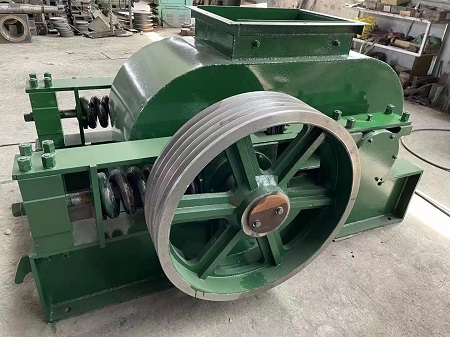 對(duì)輥破碎機(jī)工作原理